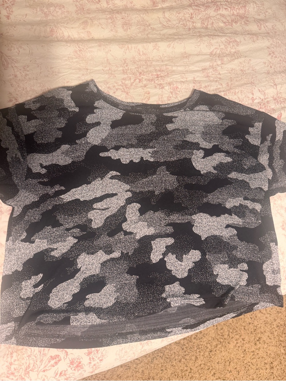 Women’s LULULEMON top